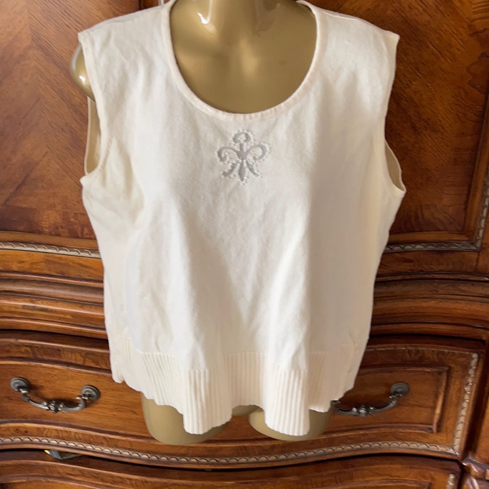 Cream sweater vest with pearl front design